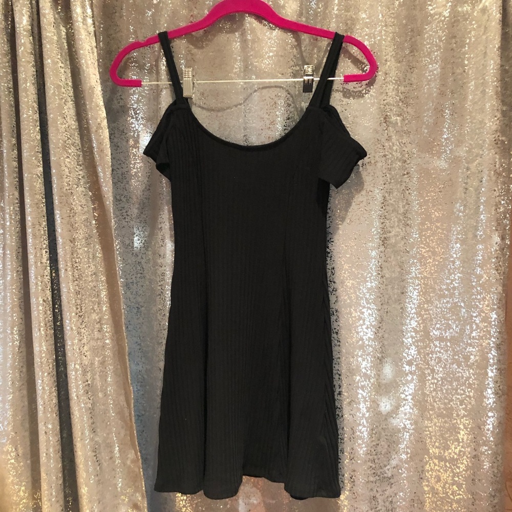 Black Cold Shoulder Knit Ribbed Dress - Picture 3 of 7